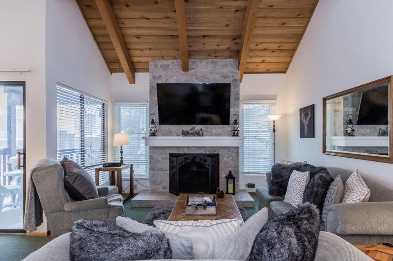 Val D'Lsere # 21 Mammoth Lakes Room photo