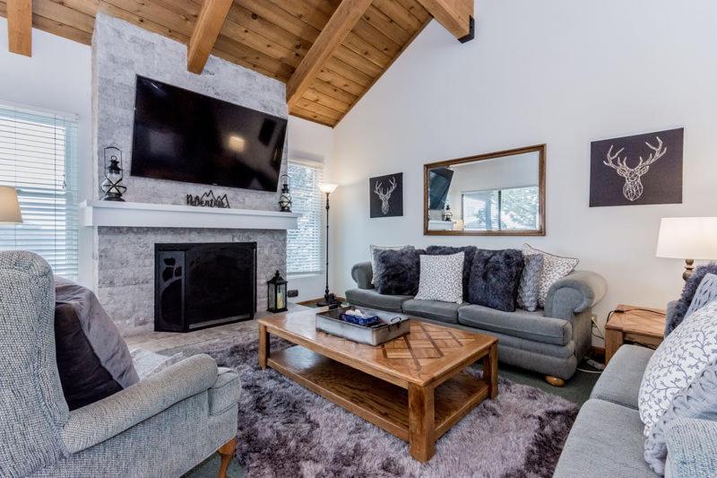 Val D'Lsere # 21 Mammoth Lakes Room photo